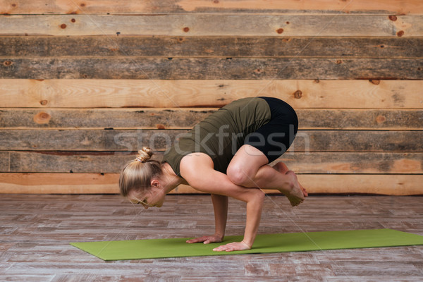 Foto stock: Yoga · estera · de · yoga · mujer · deporte · fitness