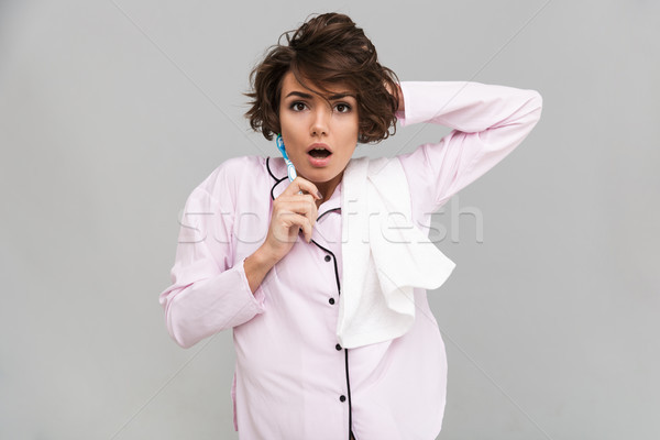 Porträt schockiert junge Mädchen Pyjamas Handtuch Schulter Stock foto © deandrobot