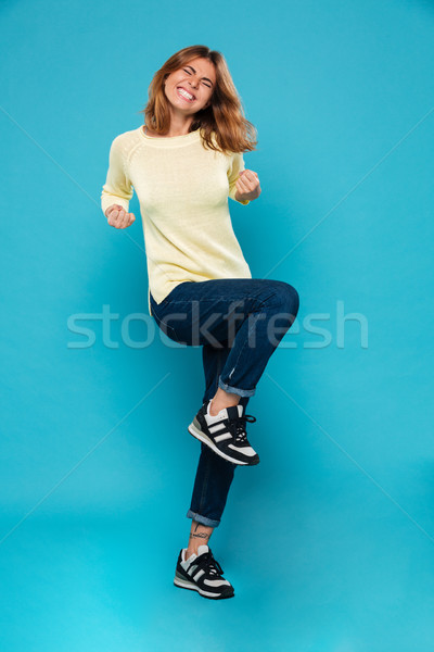 [[stock_photo]]: Heureux · jeune · femme · isolé · bleu · gagnant