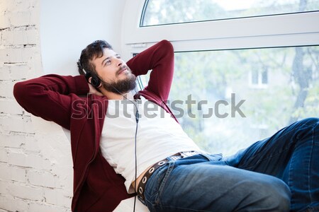 Foto stock: Hombre · auriculares · relajante · silla · retrato · casual