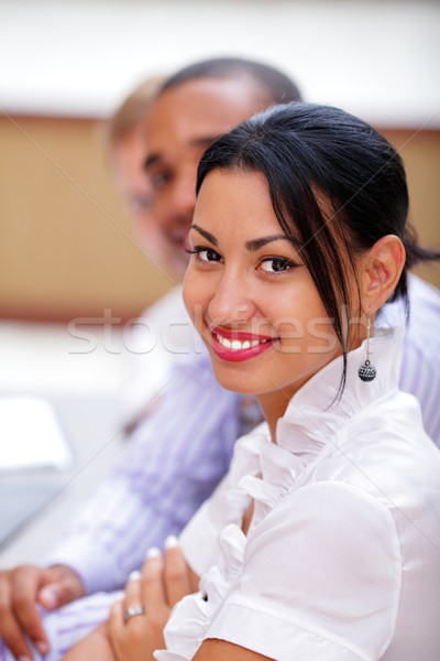 Foto d'archivio: Sorridere · donna · d'affari · guardando · fotocamera · soddisfazione · lavoro