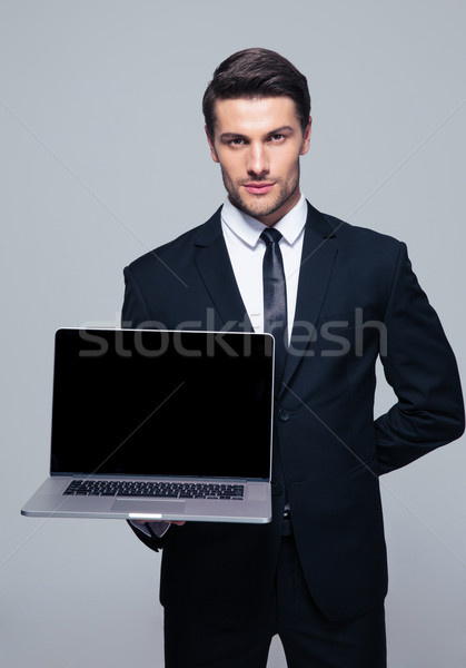 Biznesmen laptop ekranu szary patrząc Zdjęcia stock © deandrobot