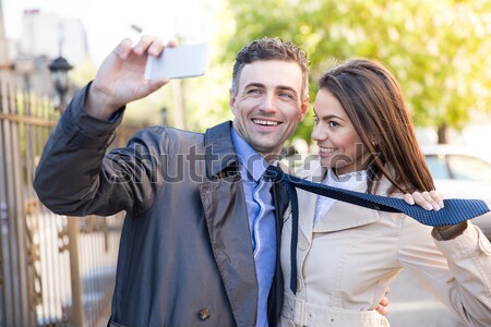 Sorridere Coppia esterna edificio di vetro donna Foto d'archivio © deandrobot