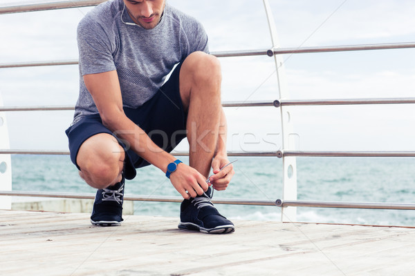 Man stropdas schoenveters buitenshuis portret sport Stockfoto © deandrobot