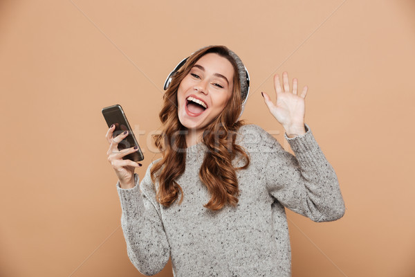 Stockfoto: Gelukkig · meisje · warm · kleding · hoofdtelefoon