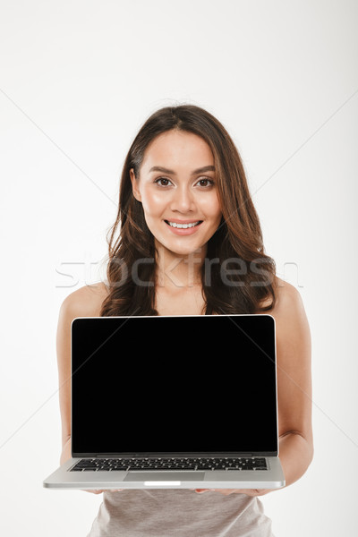 Verticale immagine adulto donna 30s sorridere Foto d'archivio © deandrobot