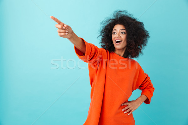 Foto amerikaanse vrouw Rood shirt naar Stockfoto © deandrobot