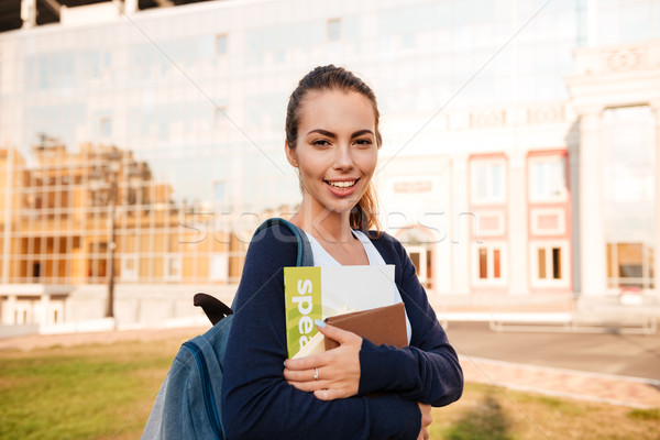 [[stock_photo]]: Portrait · heureux · souriant · étudiant · fille · permanent