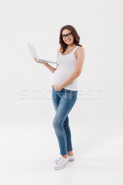 Stock fotó: Boldog · terhes · nő · visel · szemüveg · laptopot · használ · kép