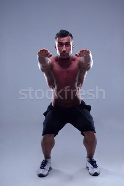 Foto stock: Muscular · homem · bonito · cinza · esportes · saúde · ginásio