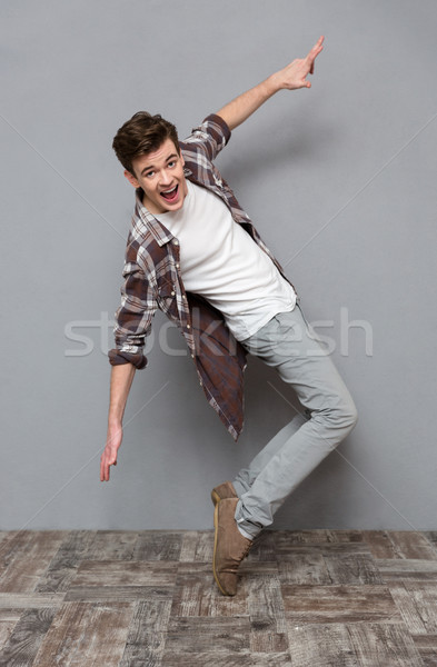 Portret podniecony taniec młody człowiek szczęśliwy Zdjęcia stock © deandrobot