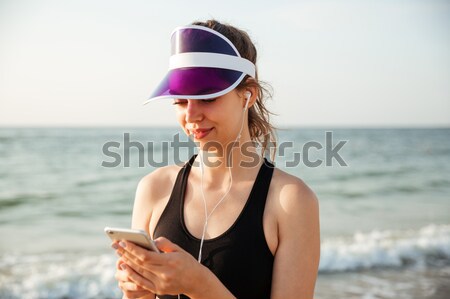 Futó lány visel fülhallgató fut kész Stock fotó © deandrobot
