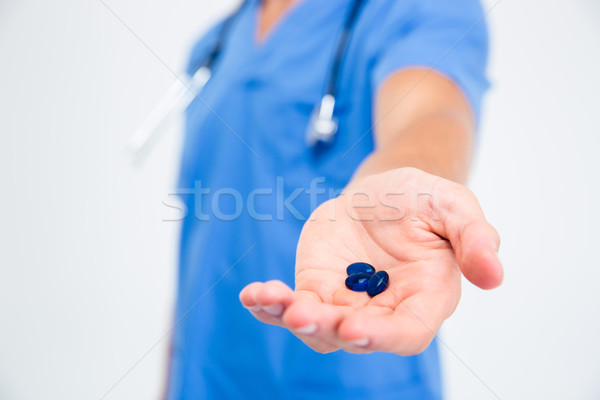 Medic de sex masculin pastile portret mâini Imagine de stoc © deandrobot