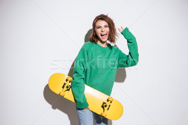 Gelukkig skater dame skateboard afbeelding groene Stockfoto © deandrobot