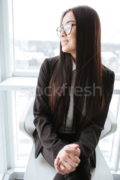 幸せ 女性実業家 眼鏡 座って 見える ウィンドウ ストックフォト © deandrobot