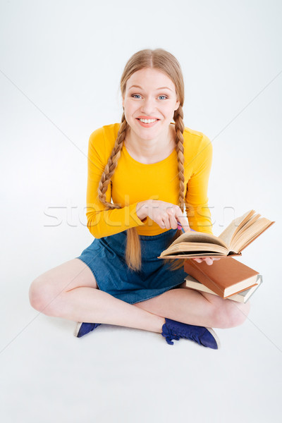 Estudante sessão piso livro sorridente feminino Foto stock © deandrobot