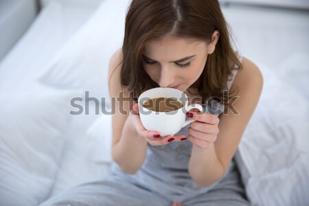 Femme cheveux longs rouge à lèvres rouge cute [[stock_photo]] © deandrobot