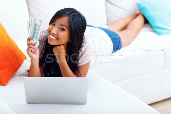 Stockfoto: Portret · gelukkig · jonge · vrouw · cash · met · behulp · van · laptop · home