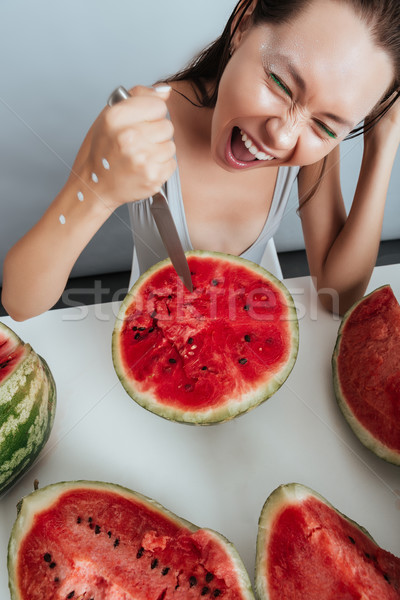 őrült ingerült fiatal nő sikít vág görögdinnye Stock fotó © deandrobot