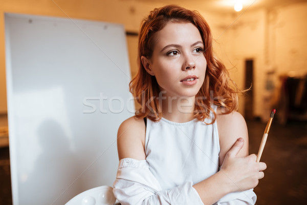 Koncentrált hölgy festő vörös haj áll vászon Stock fotó © deandrobot
