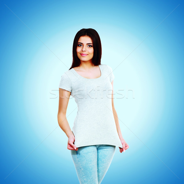 Stockfoto: Kaukasisch · vrouw · naar · gelukkig · tonen · tshirt