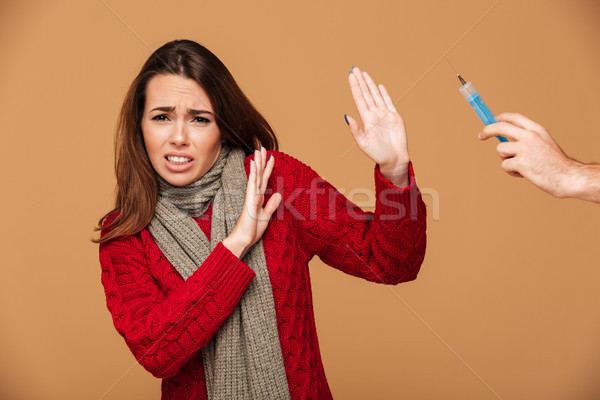Młodych chorych kobieta przestraszony wstrzykiwań patrząc Zdjęcia stock © deandrobot