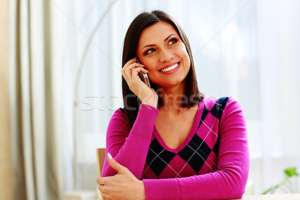 Zdjęcia stock: Młodych · szczęśliwy · zamyślony · kobieta · mówić · telefonu