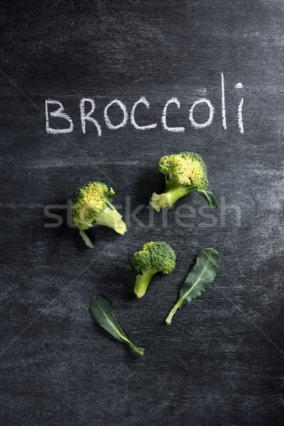Brokoli karanlık kara tahta üst görmek fotoğraf Stok fotoğraf © deandrobot