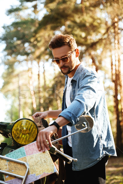 [[stock_photo]]: Séduisant · jeunes · barbu · homme · regarder