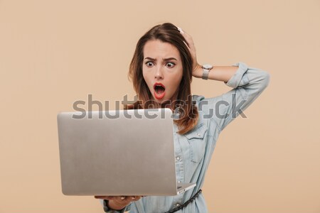 Stockfoto: Verwonderd · jonge · vrouw · rugzak · scherm · laptop