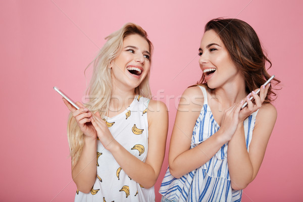 2 かなり 若い女性 携帯電話 笑い ストックフォト © deandrobot