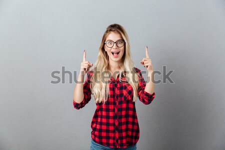Glimlachend asian vrouw trui skateboard Stockfoto © deandrobot