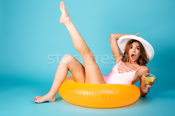 Geschokt jong meisje zwempak afbeelding vergadering opblaasbare Stockfoto © deandrobot