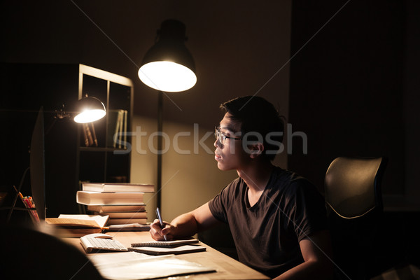 Stockfoto: Geconcentreerde · man · studeren · schrijven · notepad