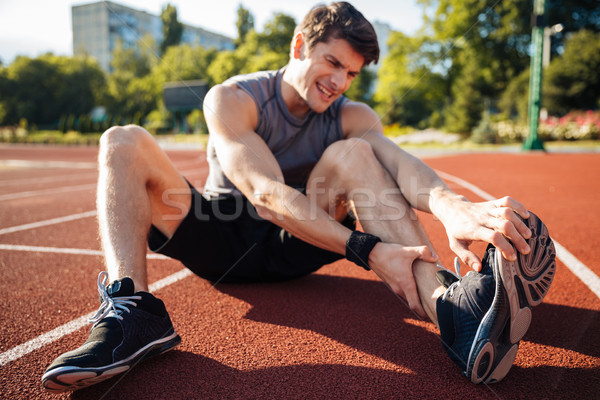 [[stock_photo]]: Jeunes · Homme · coureur · souffrance · jambe · crampe