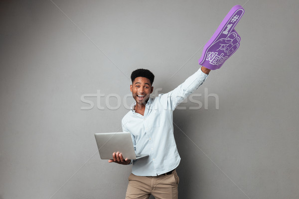 [[stock_photo]]: Heureux · jeunes · africaine · homme · ordinateur · portable