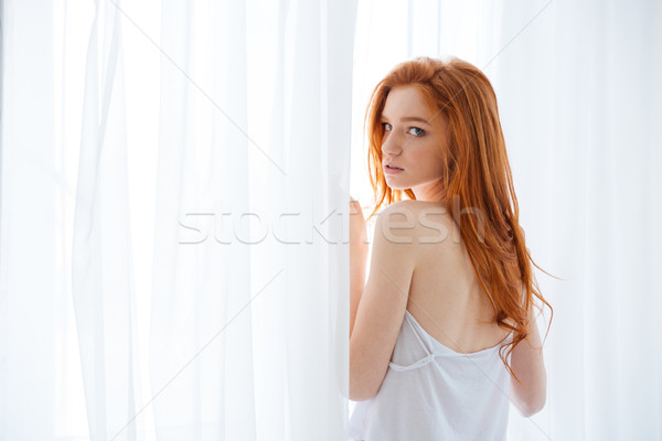 Zdjęcia stock: Kobieta · stałego · okno · dość · młoda · kobieta