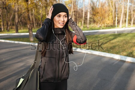 Gülümseyen kadın bisiklet kask bisiklet gülen Stok fotoğraf © deandrobot