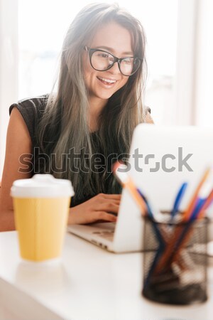 Concentré femme verres potable café travail [[stock_photo]] © deandrobot