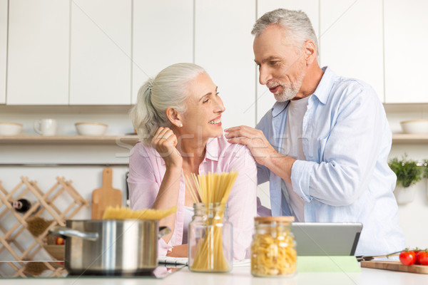 Stockfoto: Gelukkig · volwassen · man · permanente · volwassen · vrolijk · vrouw