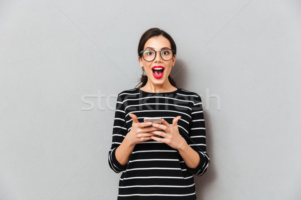 ストックフォト: 肖像 · 幸せ · 女性 · 眼鏡 · 携帯電話