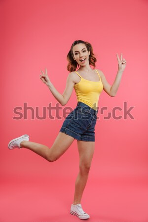 Foto stock: Retrato · alegre · traje · de · baño · posando