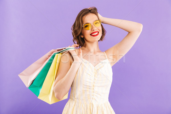 Frau isoliert lila Wand halten Einkaufstaschen Stock foto © deandrobot