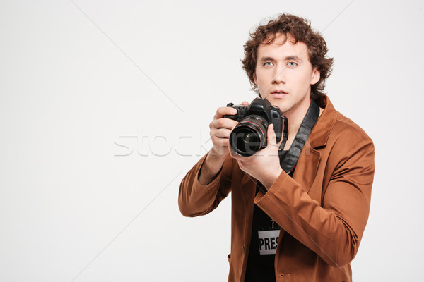 Schöner Mann halten Kamera isoliert weiß Hand Stock foto © deandrobot