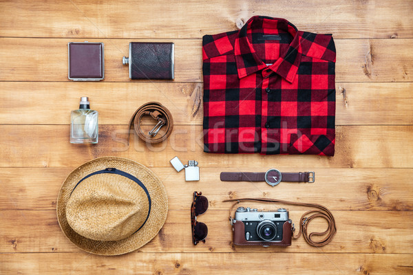旅行 襯衫 相機 帽子 看 商業照片 © deandrobot