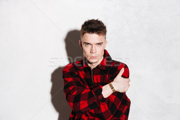 Hipster Shirt Arme schauen Kamera Mann Stock foto © deandrobot