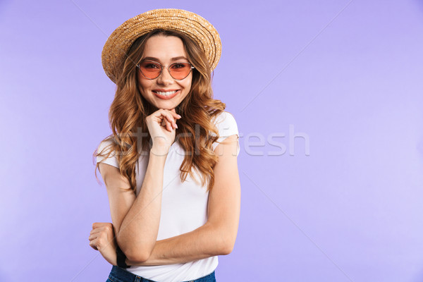 Foto stock: Excitado · mujer · pie · aislado · púrpura · pared