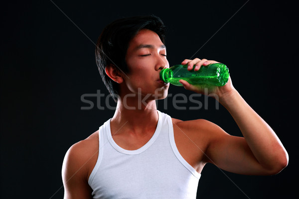 Junger Mann Trinkwasser Flasche schwarz Wasser glücklich Stock foto © deandrobot