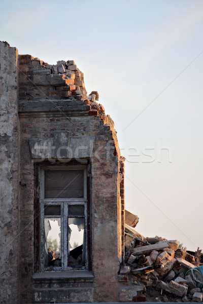Kırık pencereler duvar ev cam arka plan Stok fotoğraf © DedMorozz