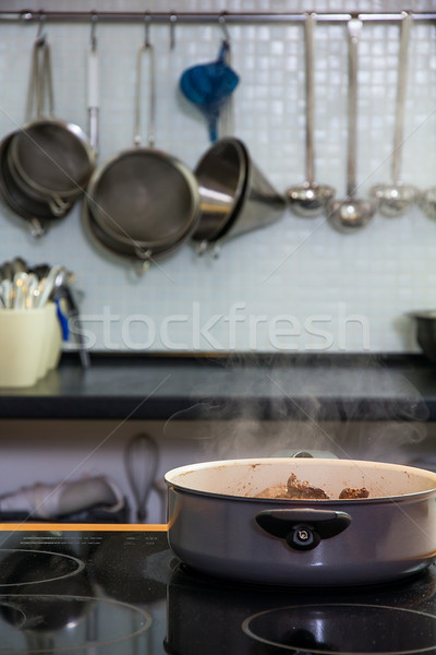 Rondel tablicy mięsa domu gotowania zupa Zdjęcia stock © DedMorozz